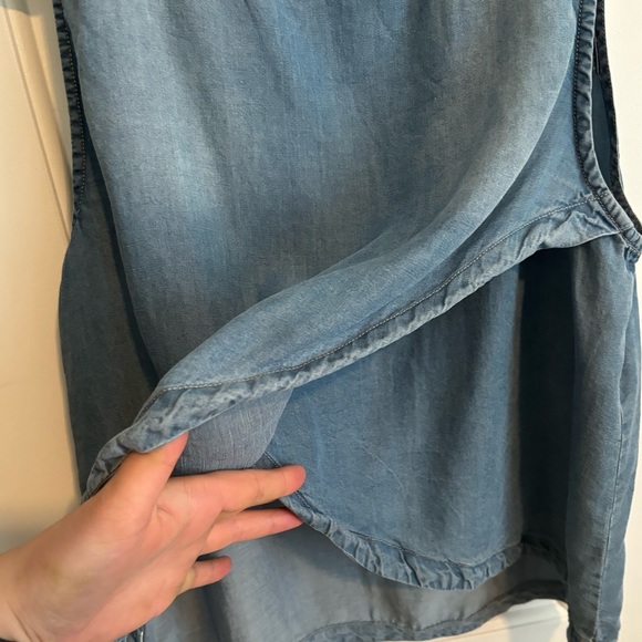 NWOT - Bb Dakota - Sleeveless Chambray Top - Layered Back - Size Large - Picture 4 of 5